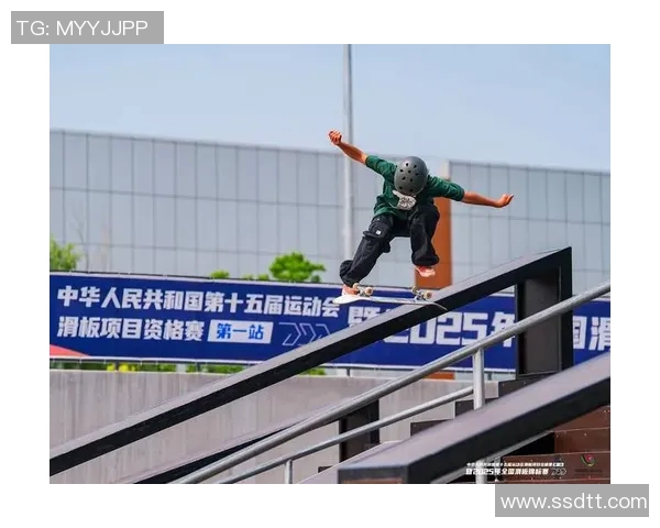 南京攀岩队在世界滑板锦标赛中逆袭成功展现团队精神与拼搏精神 南京攀岩队在世界滑板锦标赛中逆袭成功展现团队精神与拼搏精神