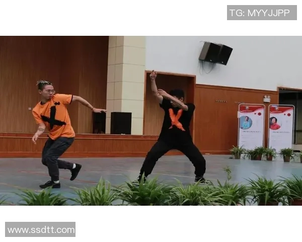 广州街舞队协作之道:探索团队配合与舞蹈艺术的完美融合 广州街舞队协作之道:探索团队配合与舞蹈艺术的完美融合