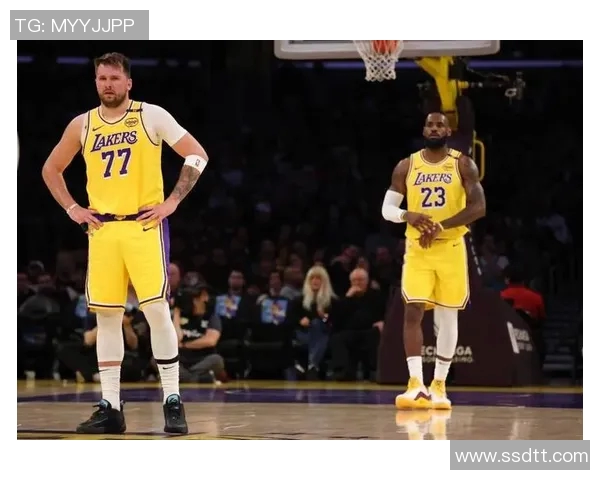 夏季联赛精彩对决骑士与湖人争锋相对展现年轻球员风采