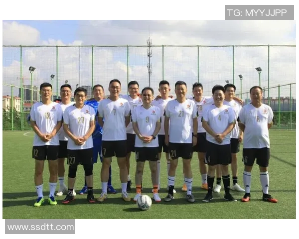 清远篮球队迎战顺德队全力争胜展现团队精神与竞技风采 清远篮球队迎战顺德队全力争胜展现团队精神与竞技风采