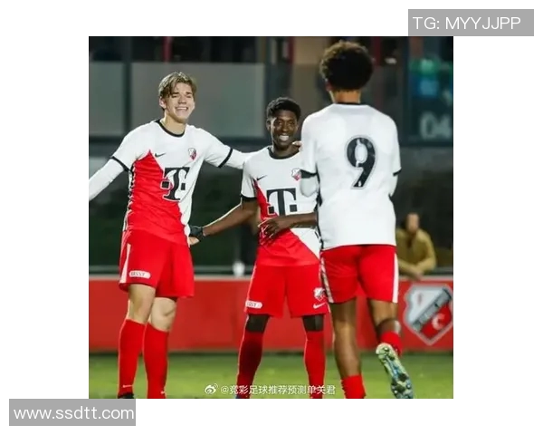 特温特与阿尔的激烈对决揭示了足球战术的深度与魅力 特温特与阿尔的激烈对决揭示了足球战术的深度与魅力