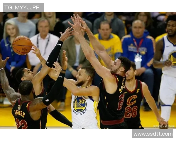 305勇士与湖人激战正酣谁能在季后赛中笑到最后成就辉煌历史 305勇士与湖人激战正酣谁能在季后赛中笑到最后成就辉煌历史